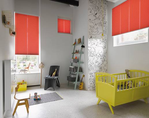 Room darkening.Reduces incoming light. Ideal for bedrooms or media rooms